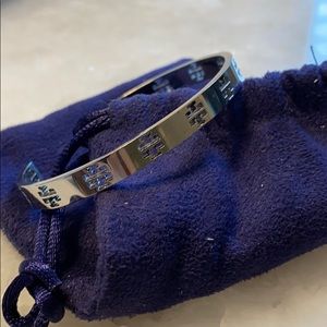 👌🏽Tory Burch Silver cuff bracelet & dust bag🤩